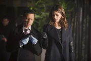 Versuchen, einen neuen Mordfall aufzuklären: Ryan (Seamus Dever, l.) und Beckett (Stana Katic, r.) ...