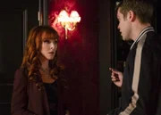 Rowena MacLeod (Ruth Connell, l.); Jack (Alexander Calvert, r.)