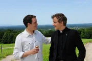 Xaver (Jan van Weyde, l.); Martin Windgassen (David Paryla, r.)