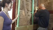 Nur drei Wochen gibt Steffi sich und ihrem Freund Zeit, um die Bauruine bezugsfertig zu machen. Bewerkstelligen soll dieses Wunder Hartmut, der das Haus fast im Alleingang von Grund auf neu aufbauen soll.