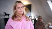 Cecilia (Carina Koller, l.) muss sich eingestehen, dass Patrizia (Miriam Lahnstein) sie zunehmend beeindruckt.