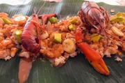 Auf Martinique werden Flusskrebse zunächst mit Zitrone und Gewürzen mariniert und dann mit Tomaten und Zwiebeln gekocht. Serviert werden sie mit einer Beilage aus eingeweichtem Brot.