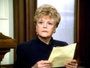 Jessica (Angela Lansbury) hat eine Vorladung erhalten und muss nun vor Gericht aussagen.