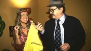 Familientreffen einmal anders: Peter Millowitsch spielt in einem Rückblick den Vater von Nikola (Mariele Millowitsch). Und der fragt sich: Wem gehört die Unterhose?