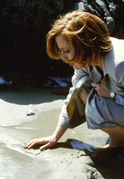 Scully (Gillian Anderson) ist davon überzeugt, dass die Artefakte Fälschungen sind. Doch wird sie damit Recht behalten?
