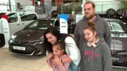 Gespannt wartet Nadia und ihre Familie auf den neuen Alten