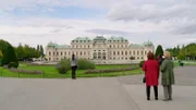 Ulrike Wiesner und Freundin Grete vorm Belvedere