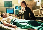 Fox Mulder (David Duchovny, l.); Dana Scully (Gillian Anderson, r.)