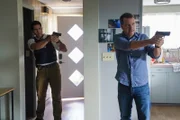Kai Holman (Alex Tarrant, l.); G. Callen (Chris O'Donnell, r.)