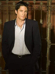 (4. Staffel) - Jim (David Conrad) weiß von der außergewöhnlichen Gabe seiner Frau und unterstützt sie, so gut er nur kann ...