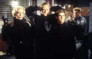 (v.l.n.r.) Cinnamon Carter (Barbara Bain); Alexander Drake (Robert Vaughn); Bruce (Ted Mattison)