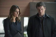 Nach dem Verbot, mit Beckett oder dem 12. Revier zu arbeiten, besorgt sich Castle eine Zulassung als Privatdetektiv ...