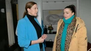 Emily (Anne Menden, r.) bittet Katrin (Ulrike Frank) ein letztes Mal um einen Gefallen.