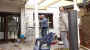 Rafael (re.) mit seinem Vater Zbigniew auf der Baustelle