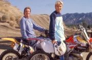 Steve Sloan (Barry Van Dyke, l.); Jake Hallman (Shane Van Dyke, r.)
