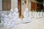 Wer es sich in Myanmar leisten kann, der spendet möglichst viele Buddha-Abbilder.