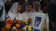 Menschen bei der Beerdigung von Gagandip Singh