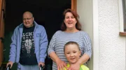 Brit und Walter finden das perfekte Haus. Zwar ist es renovierungsbedürftig, aber das meiste können sie selbst machen. Doch dann erkrankt Sohn Connor schwer, kurz darauf wird bei Walter eine schwere Krankheit festgestellt.