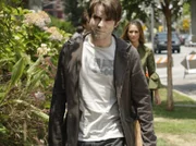 Melinda (Jennifer Love Hewitt, r.) will herausfinden, warum Lucas (Christian Campbell, l.) sich immer noch unter den Lebenden befindet ...