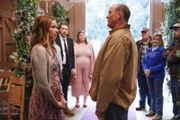 Kay Bowman (Lennon Parham, l.); Beau Bowman (David Koechner, r.)