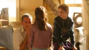 Jack (Anthony LaPaglia, li.) hat schwer damit zu kämpfen, sich von seiner Familie zu verabschieden.
