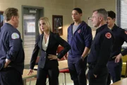 Bei dem Versuch, einen kleinen Jungen namens Nathan aus einem umgekippten Bagger zu retten, gerät Kelly Severide selber in Gefahr.