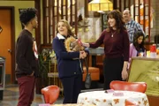 (v.l.n.r.) Franco (Jermaine Fowler); Lucy (Annie Mumolo); Randy (Katey Sagal)