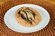 „Kalakukko“ – oder Fischpastete – stammt aus dem 14. Jahrhundert, als Waldarbeiter diese preiswerte, sättigende Mahlzeit mit zur Arbeit nahmen.