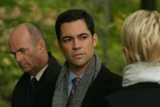 Etwas ratlos stehen Lt. John Stillman (John Finn, l.), Det. Scott Valens (Danny Pino, M.) und Det. Lilly Rush (Kathryn Morris, r.) am Tatort ..