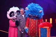 Nehmen Moderator Matthias Opdenhövel in ihre Mitte: DER PANDA und WILLI W.