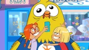 Nat und Lulu machen Selfies mit Super Piou-Piou, nicht ahnend, dass Marine sich darin versteckt.