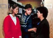 Richard (J. Eddie Peck, M.) macht sich über den Größenunterschied von Kate (Susan Savage, l.) und Sammy (Joel Hoffman) lustig.