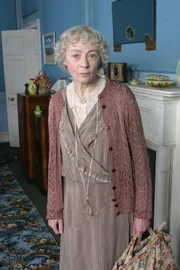 Miss Jane Marple (Geraldine McEwan).