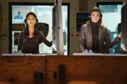 Gerade weil Zhang (Linda Park, l.) eine derartig starke Karrierefrau ist, fühlt sich Kate (Stana Katic, r.) als Versagerin ...