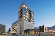 Das 33 Meter hohe Atrium des Zeitz MOCAA in Kapstadt hat das Sakrale einer Kathedrale, gleichzeitig spendet es die Geborgenheit einer Bienenwabe.