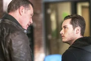Hank Voight (Jason Beghe, l.) und Jay Halstead (Jesse Lee Soffer) setzen alles daran, den Drogenbaron endgültig das Handwerk zu legen.