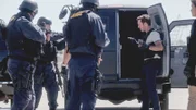 Während sich Grover gezwungen sieht, bei einem 100-Millionen-Dollar-Raub behilflich zu sein, um seine entführte Tochter zurückzubekommen, gerät Steve (Alex O'Loughlin, r.) in große Gefahr ...