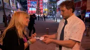 In Japan macht sich Julia (l.) auf die Suche nach einem vermissten Menschen ...