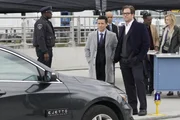 Als Bull (Michael Weatherly, vorne r.) einen Fall, bei dem ein selbstfahrendes Auto für den Tod eines Mannes verantwortlich sein soll, übernimmt, ahnt er nicht, welche Überraschungen dieser für ihn, Danny (Freddy Rodriguez, M.) und das Team bereithält ...