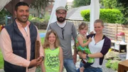 Von links: Trödelexperte Sükrü Pehlivan, Mary, Sascha, Emma und Hanna.