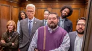 L-R: Arpi (Holly Hunter), Mikaela (Vella Lovell), Mayor Neil Bremer (Ted Danson), Tommy (Mike Cabellon), Jayden (Bobby Moynihan) und James (Yedoye Travis)