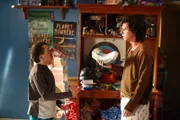 Ist es wirklich eine gute Idee, dass Axl (Charlie McDermott, r.) seinen kleinen Bruder Brick (Atticus Shaffer, l.) Auto fahren lässt, obwohl dieser erst lernt, wie es geht?