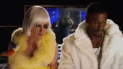 Alec (Aldis Hodge), verkleidet als exzentrischer Rapper, soll seinem Kollegen der einen aufstrebenden Country-Sänger mimt, dabei helfen, dort einen Song einzuspielen, während Parker (Beth Riesgraf) den Tresor mit den Masterbändern knackt.