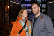 Toni (Olivia Marei) sieht sich in ihrem Plan mit Erik (Patrick Heinrich) bestätigt.