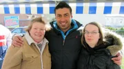 Trödelprofi Sükrü Pehlivan mit Marion (li.) und deren Tochter Angelique.