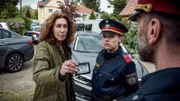 Bibi Fellner (Adele Neuhauser) sucht den Ausbilder der Polizeischule Thomas Nowak (Simon Hatzl) und die Polizeianwärterin Katja Humbold (Julia Richter) auf.