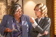 L-R: Maria (Lidia Porto), Arpi (Holly Hunter)