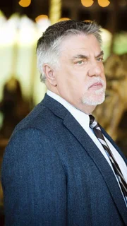 Detective Vince Korsak (Bruce McGill) bekommt es diesmal mit einem Serienmörder zu tun, der überall in Boston Statuen aufstellt. Das Makabere dabei: In den Kunstobjekten befinden sich Frauenleichen.
