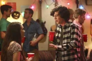 Axl (Charlie McDermott, r.)