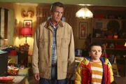 Mike (Neil Flynn, l.); Brick (Atticus Shaffer, r.)